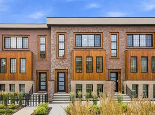 81 N Greenbriar Pl NW #323, Calgary, AB T3B 6J1