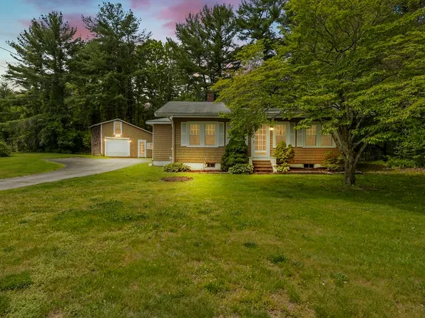955 Middle Rd, Acushnet, MA 02743