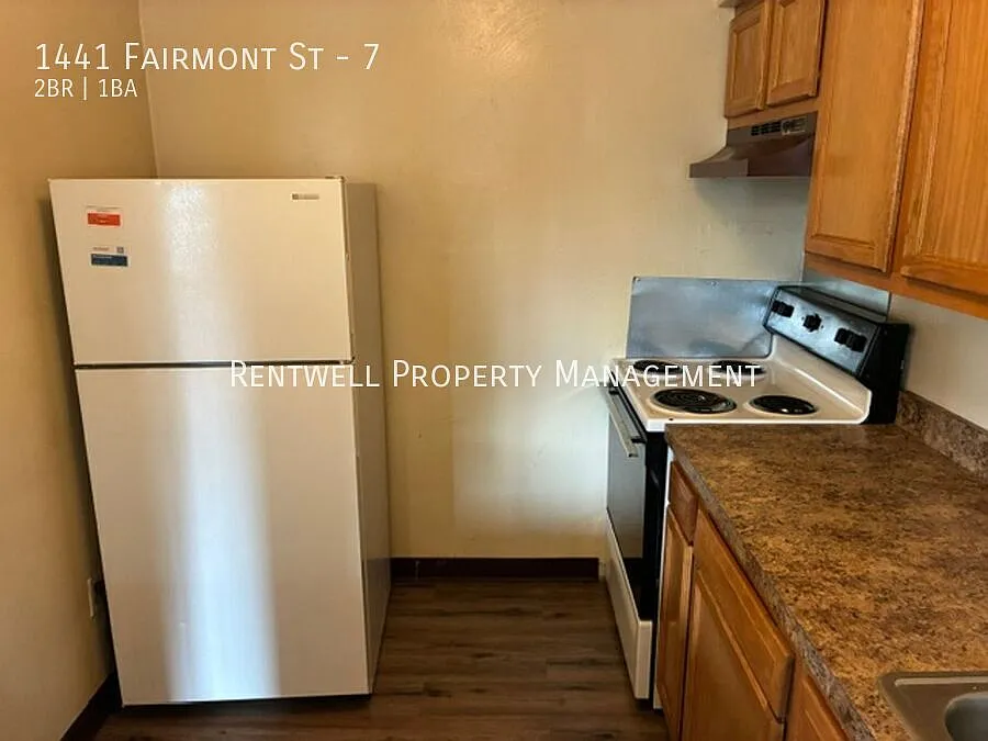 2 Bedroom Apartment in Wilkinsburg — Photo 3