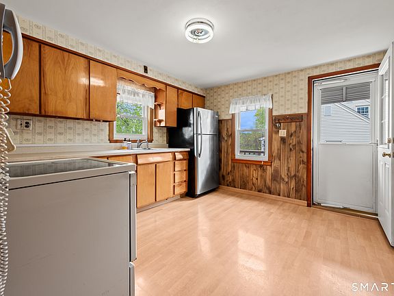 4th image of 27 Baldwin Street