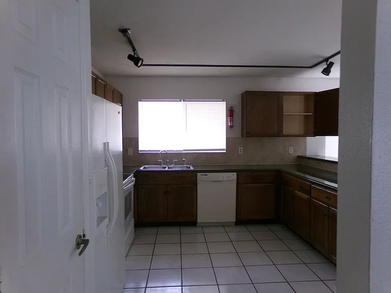 1380 SE Buckingham Ter — Photo 5