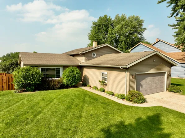 5502 W Winding Creek Dr, McHenry, IL 60050