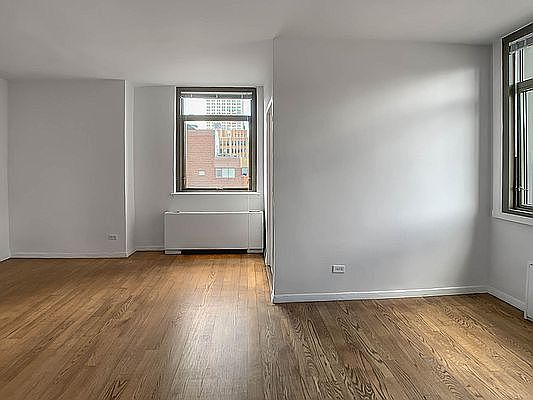 4th image of 4 Park Ave APT 17A
