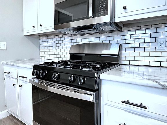 2nd image of 2938 La Salle Ave
