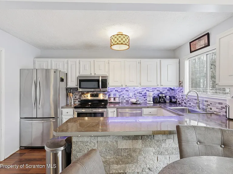 1379 Winding Way — Photo 12