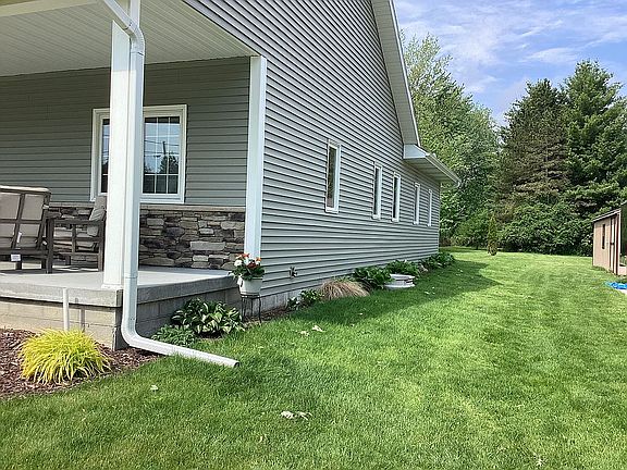 3rd image of 1277 Harding Rd