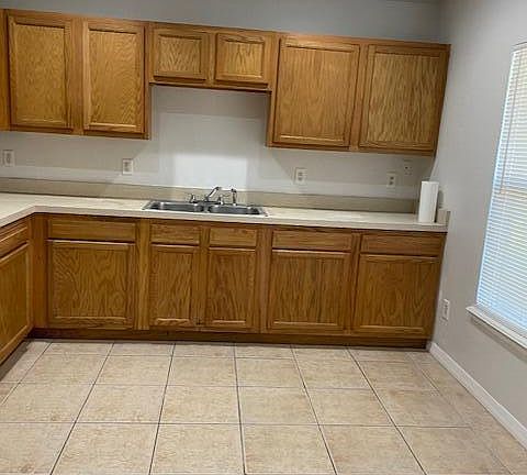 4th image of 1354 W 12TH Street
