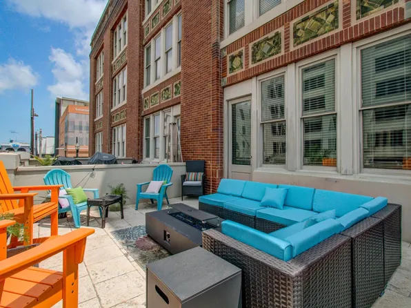 202 25th St APT 202, Galveston, TX 77550