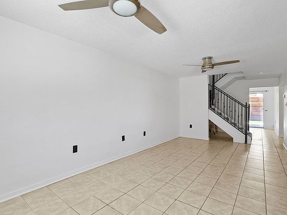 3rd image of 11048 Sunshine Ct
