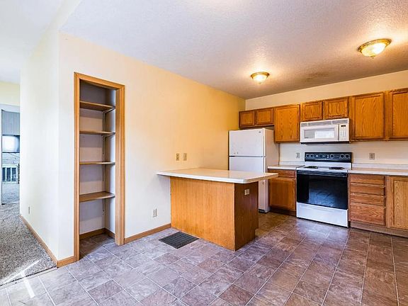 4th image of 179 W 4th St #1