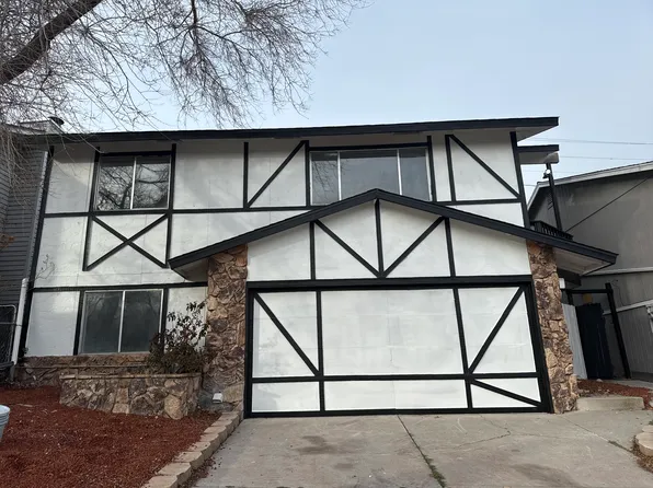 2748 Powder Dr, Reno, NV 89503