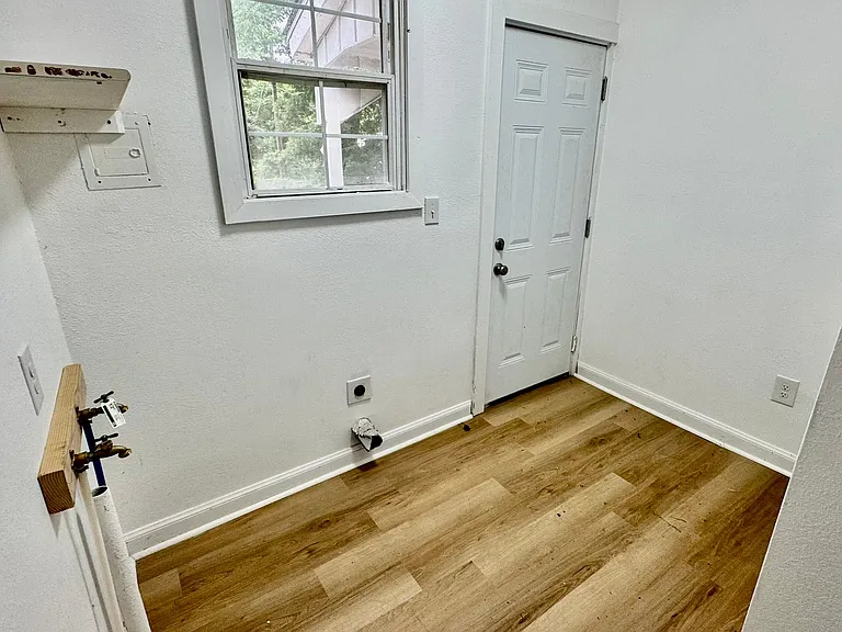 43 Townsend Ave — Photo 9