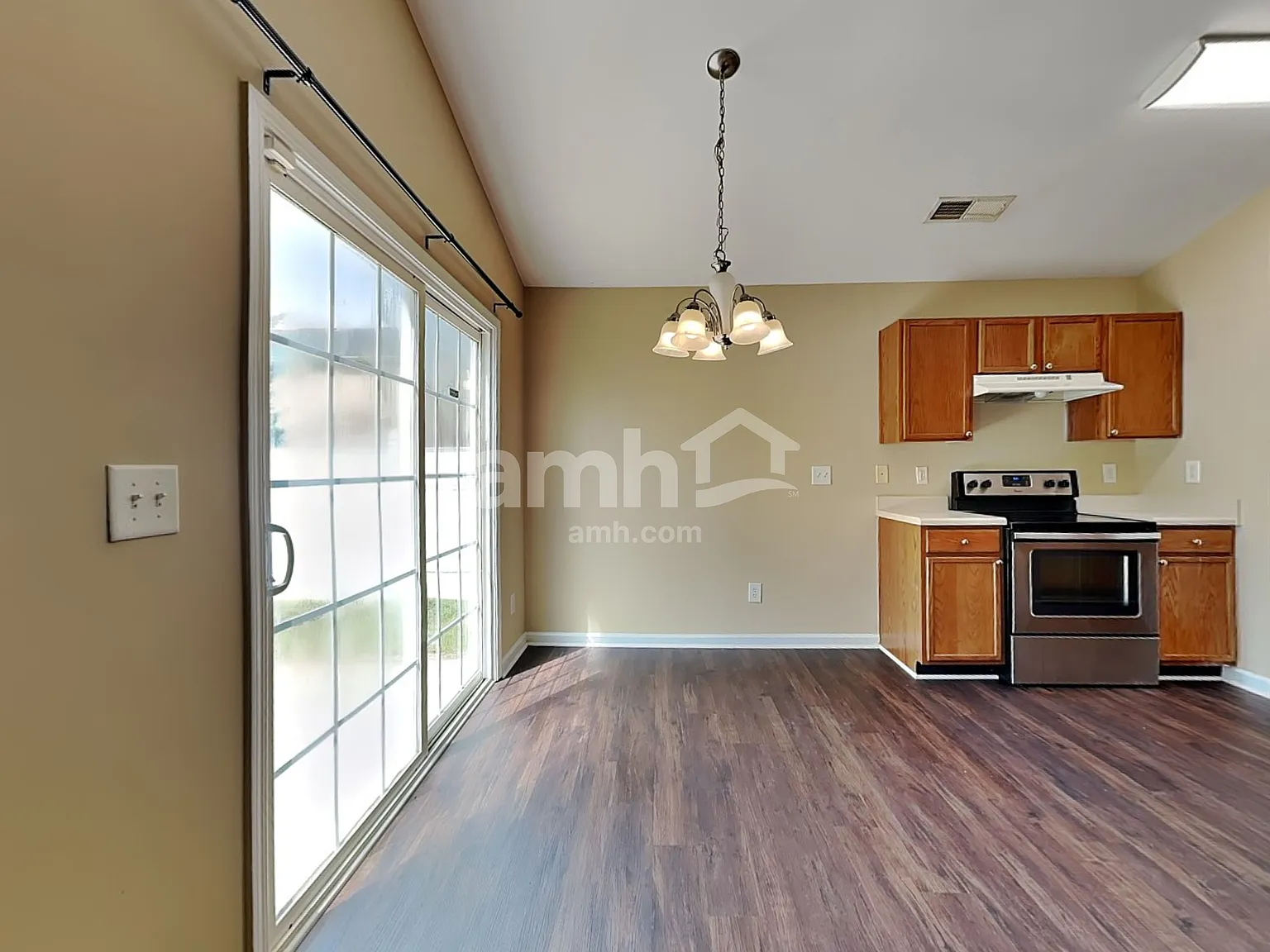 3 bed, 2.0 bath, 1279 sqft, $1,780 — Photo 4