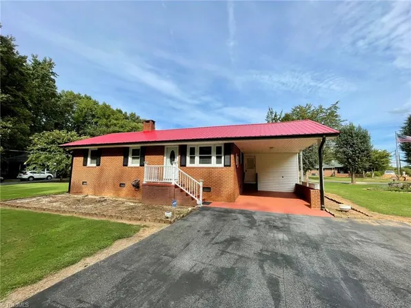 100 Lucas Park Dr #104, Greensboro, NC 27455