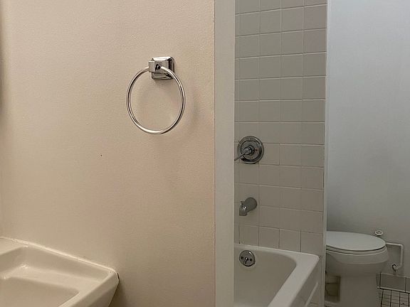 5th image of 275 E 10th St APT 14