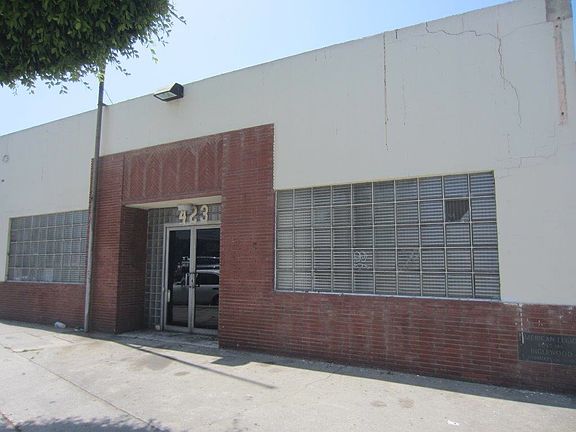3rd image of 423 N La Brea Ave