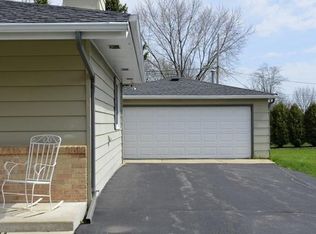 324 Hickory Dr, Burlington, WI 53105