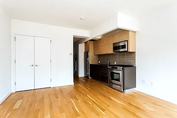 Rented by MNS | media 8