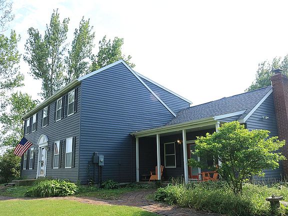 Front porch on Family Rm