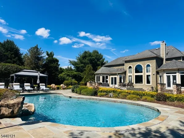 4 Viewpoint Ter, Tewksbury Township, NJ 08833