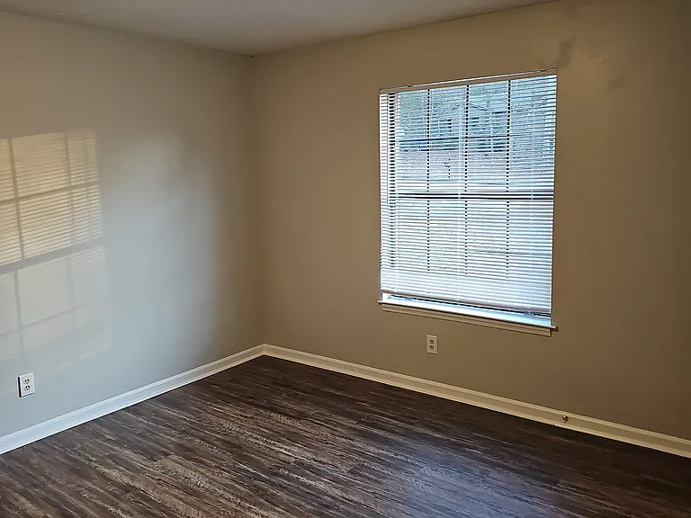 499 E University Dr — Photo 8