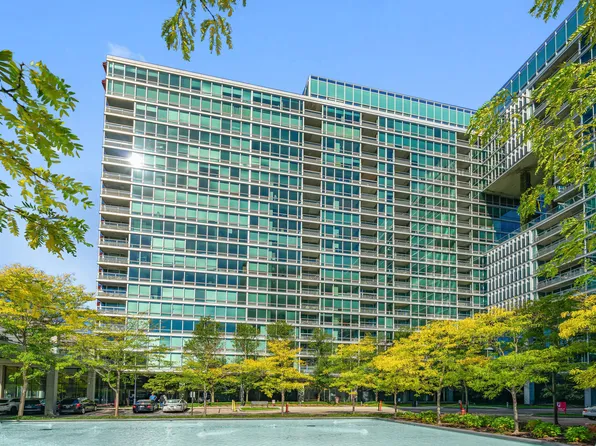 9725 Woods Dr Unit 1415, Skokie, IL 60077