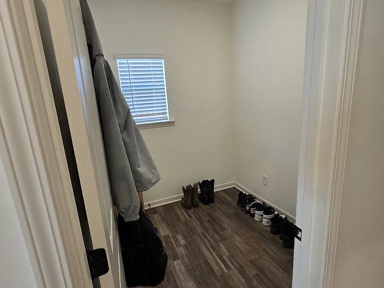 MUD ROOM/OFFICE ROOM
