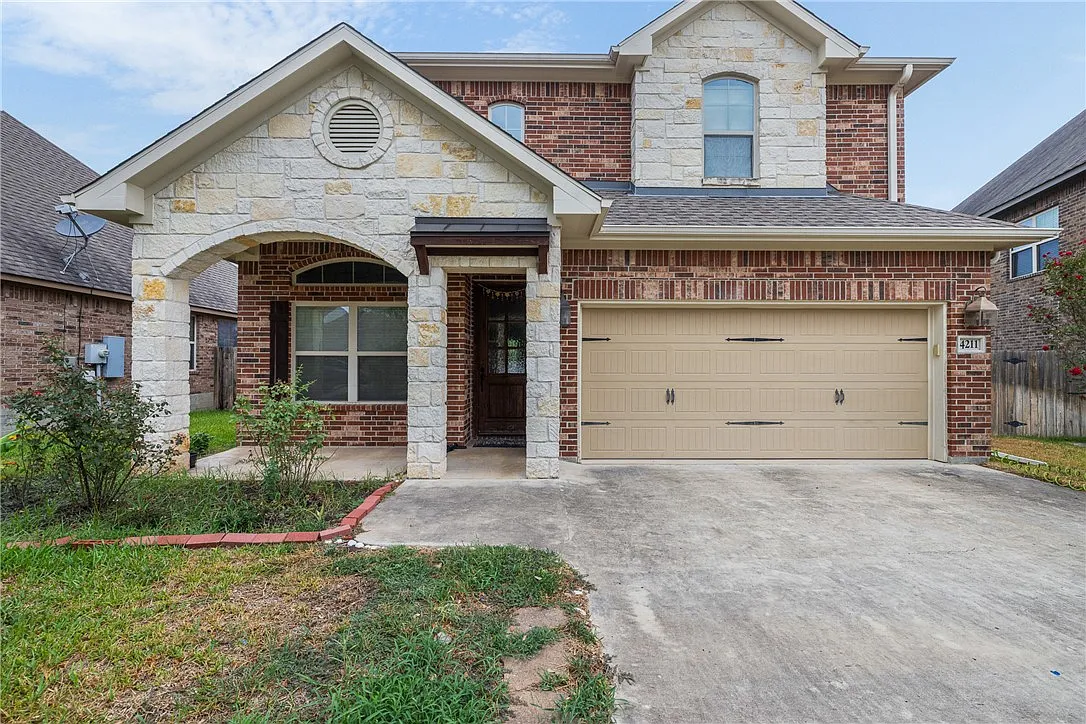 5 bed, 2.5 bath, 2516 sqft, $2,995 — Photo 1
