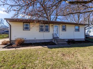 609 W Leclaire Rd, Eldridge, IA 52748