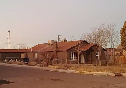 2nd image of 902 Aztec Rd NW