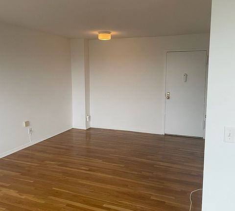 4th image of 55 Charter Cir #1