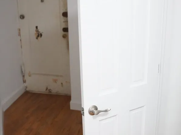 61-09 39th Avenue image 2 of 22