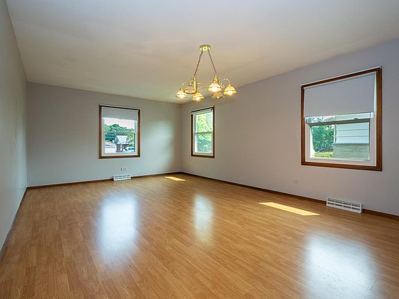 2nd image of 554 Highland Ave