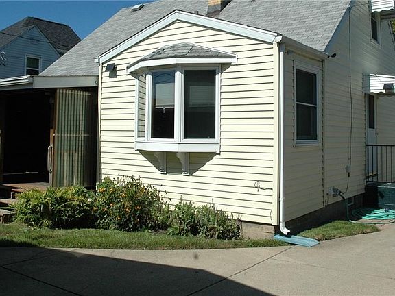 4th image of 444 Tremaine Ave