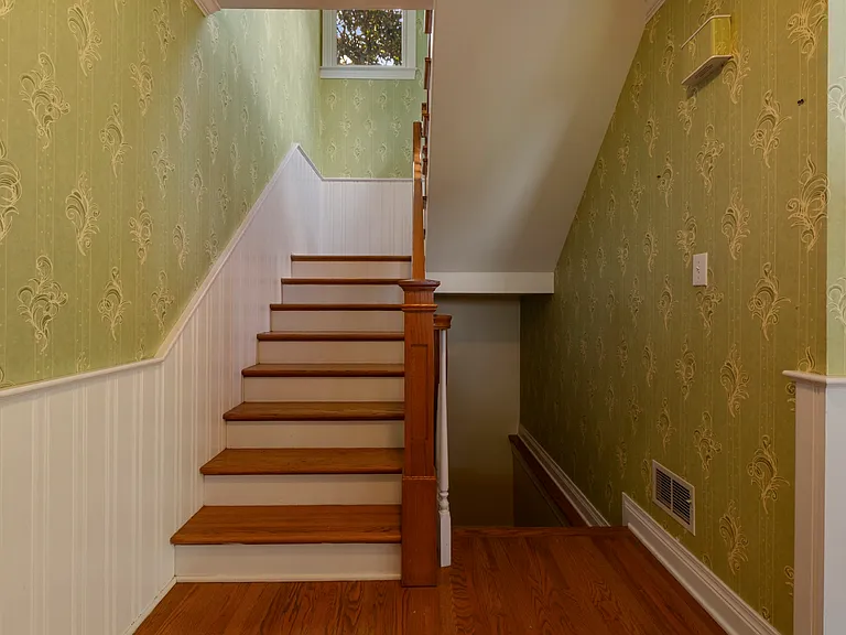 5820 Chamberlain Ln — Photo 46