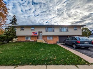 911 E Airport Rd, Menasha, WI 54952