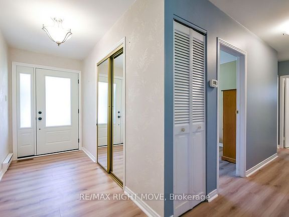 3rd image of 3263 Shoreview Dr