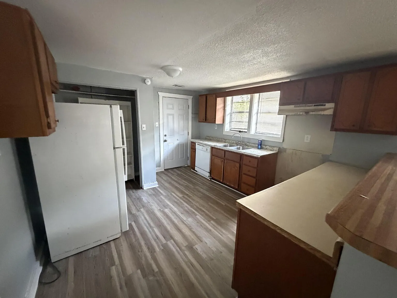 2 bed, 1.0 bath, 851 sqft, $1,200 — Photo 4