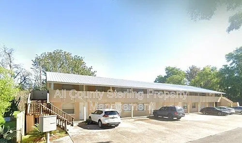 201 SE Beech St Photo 1