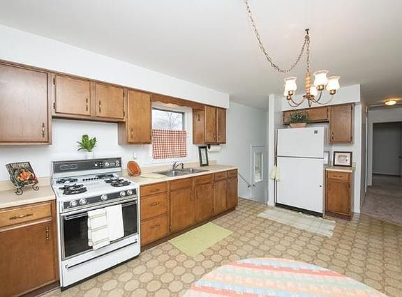 4th image of 402 Hillandale Dr