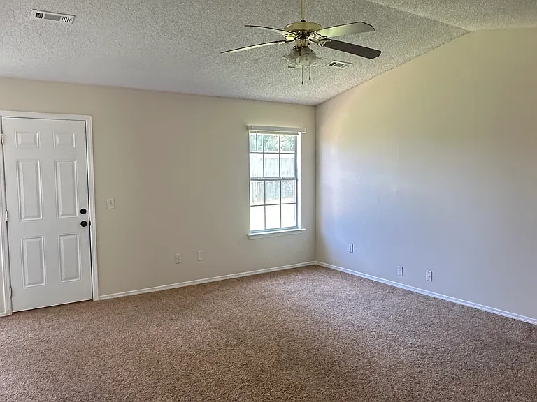 1459 Fredonia St — Photo 5