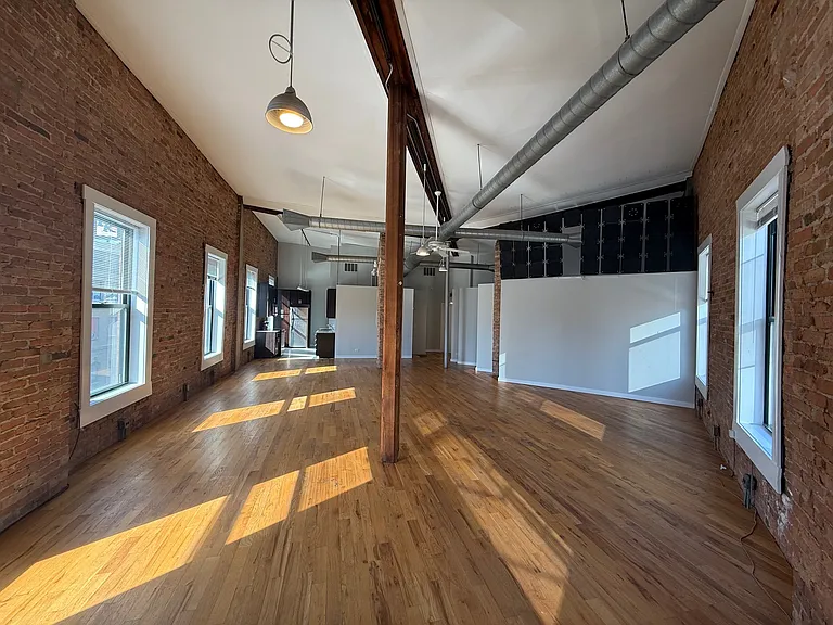 409 N. Milwaukee Ave. — Photo 12