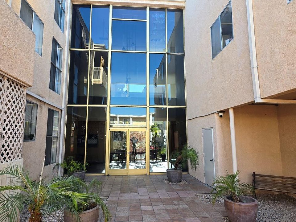 1st image of 5429 Newcastle Ave APT 323