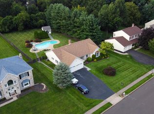 4112 Colony Dr, Hatboro, PA 19040