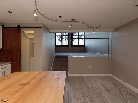 4th image of 1133 W 9th St APT 112