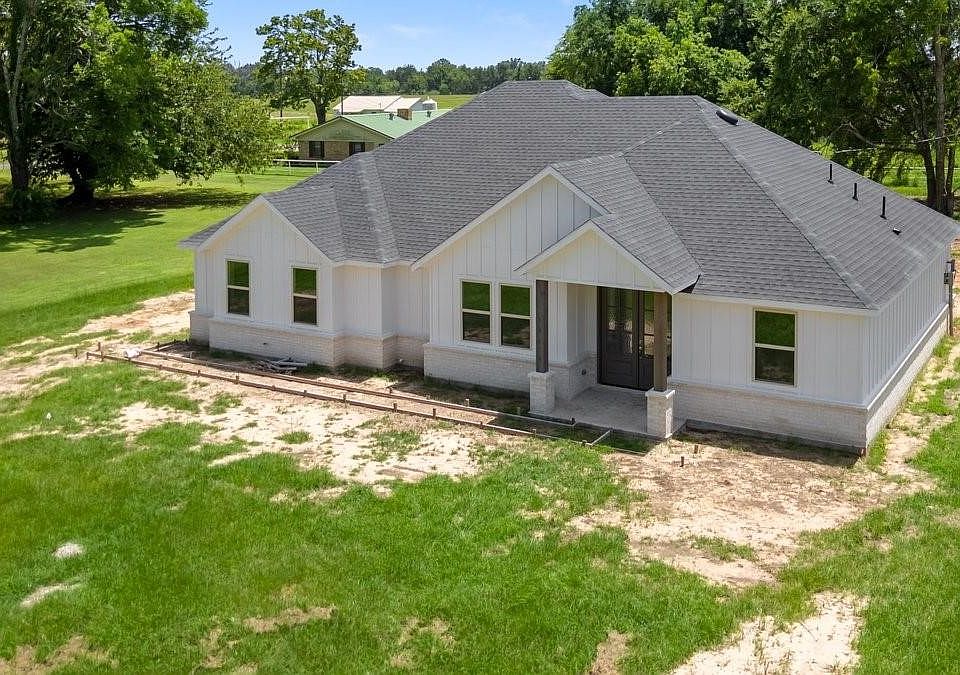 1st image of 180 Nix Dr