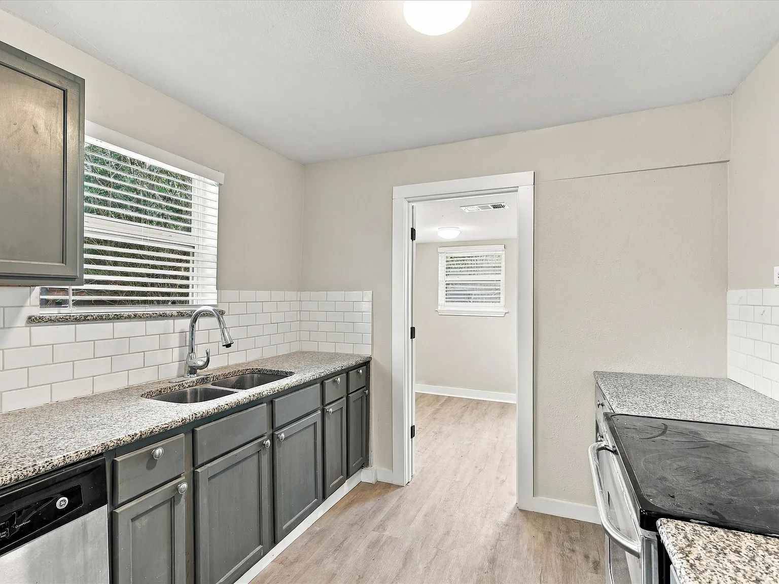 3 bed, 960 sqft, $1,750 — Photo 4