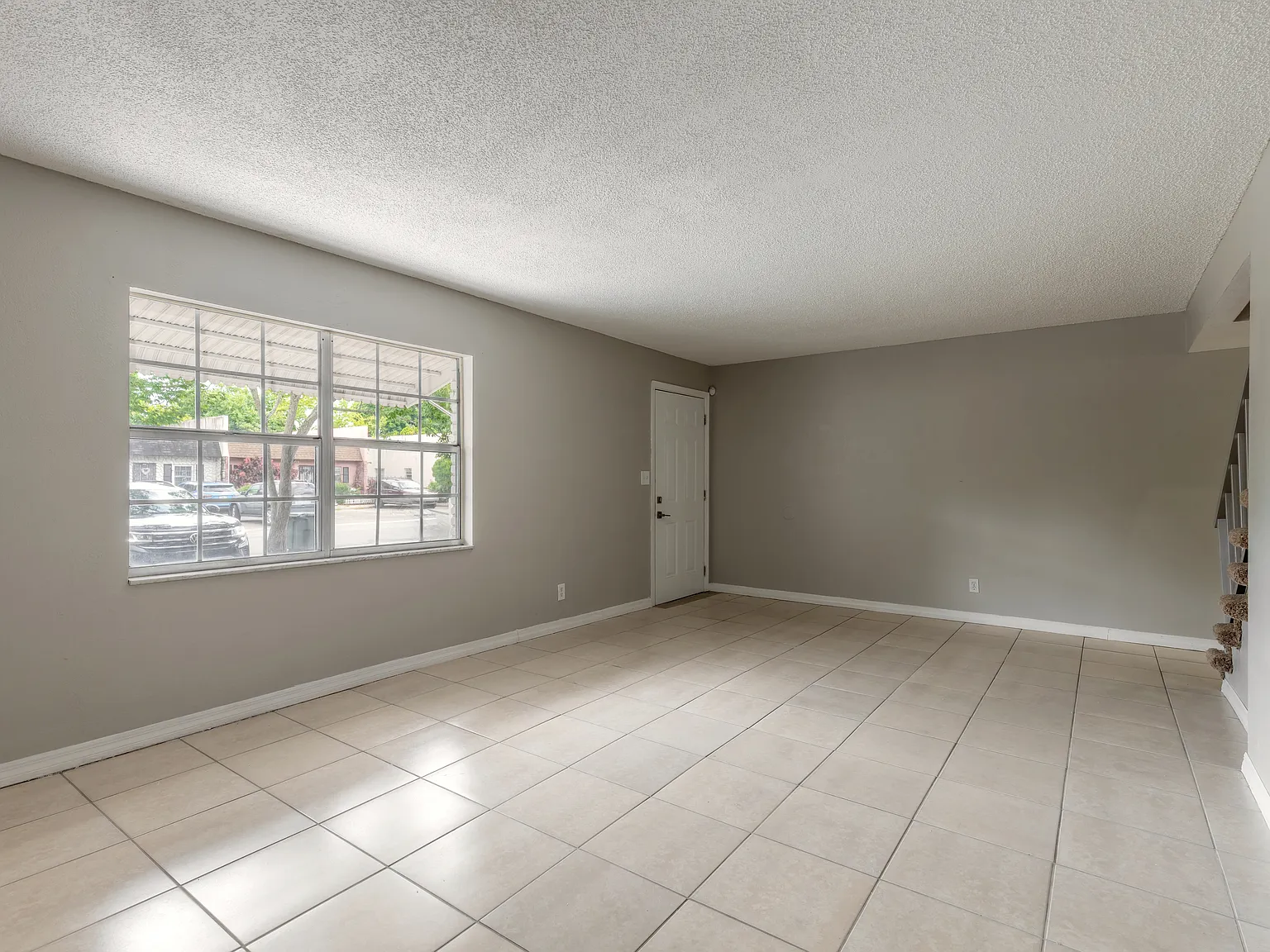 3 bed, 2.5 bath, 1331 sqft, $2,200 — Photo 2