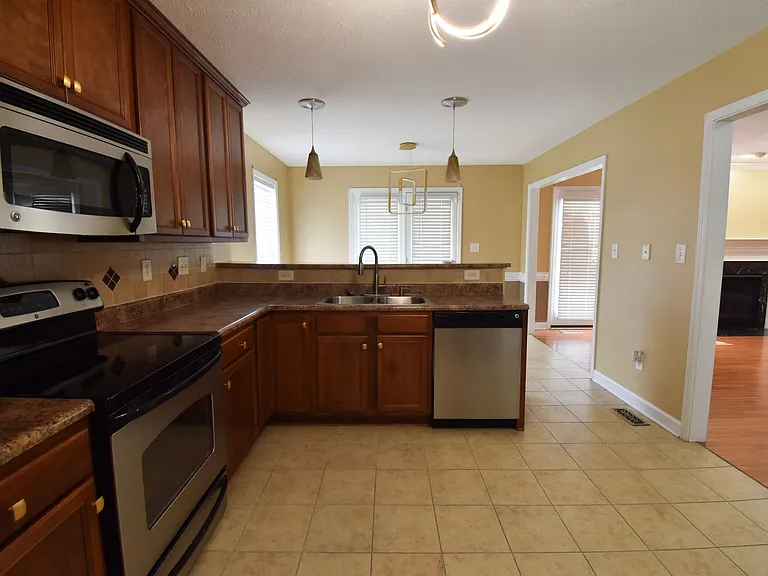 193 Wind Brook Ct — Photo 8