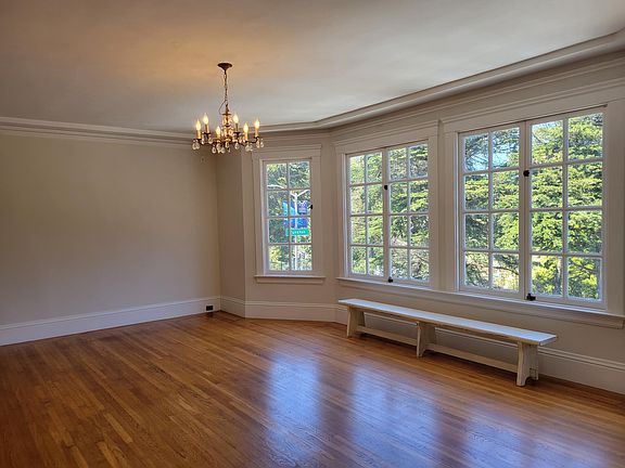 3rd image of 1135 Lincoln Way